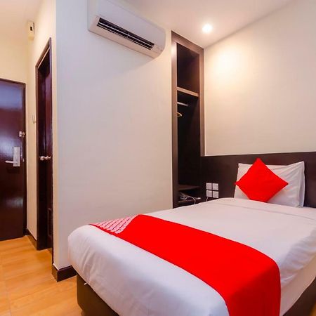 Oyo 1201 Wf Hotel Johor Bahru Exterior photo