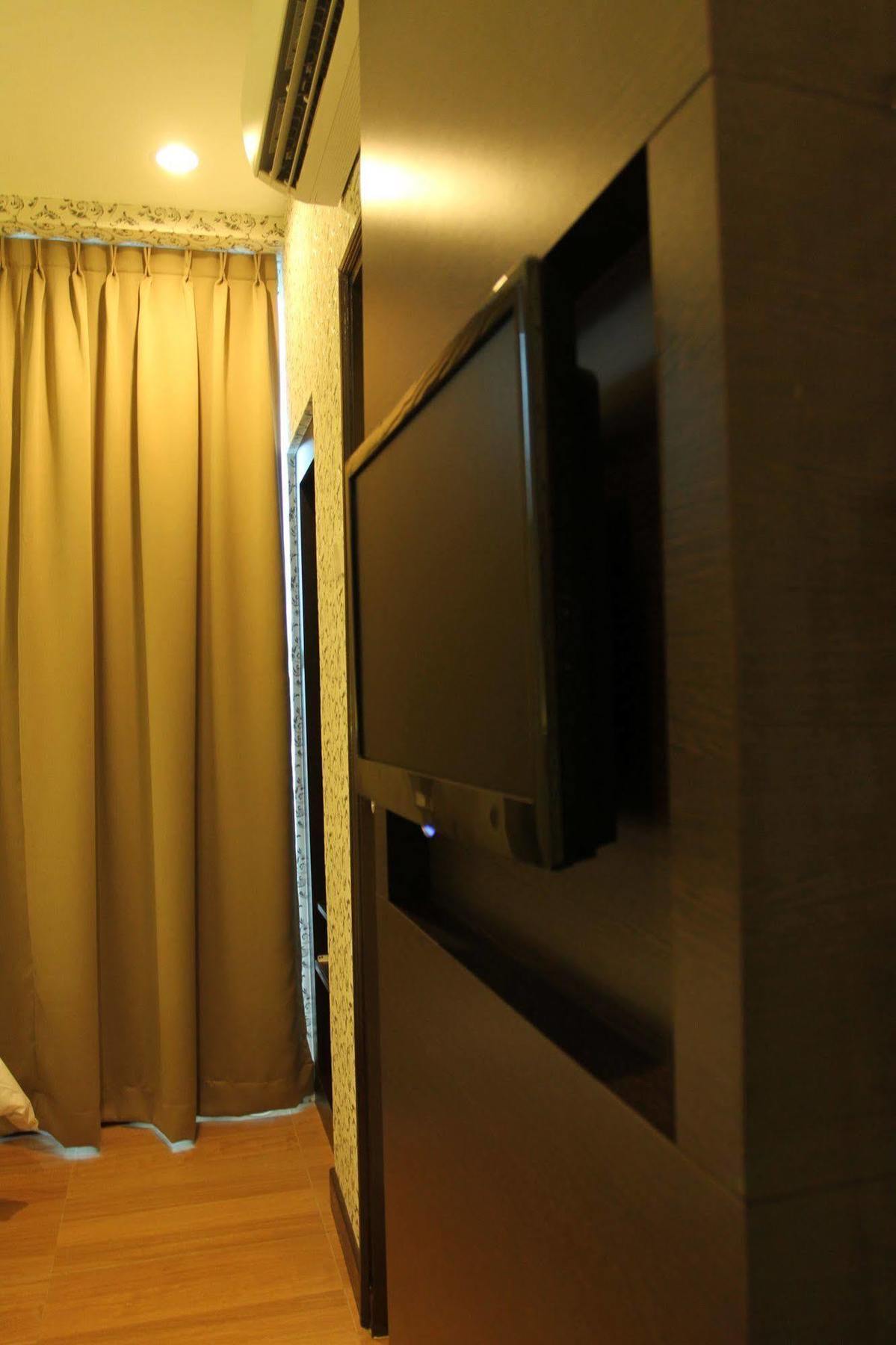 Oyo 1201 Wf Hotel Johor Bahru Exterior photo