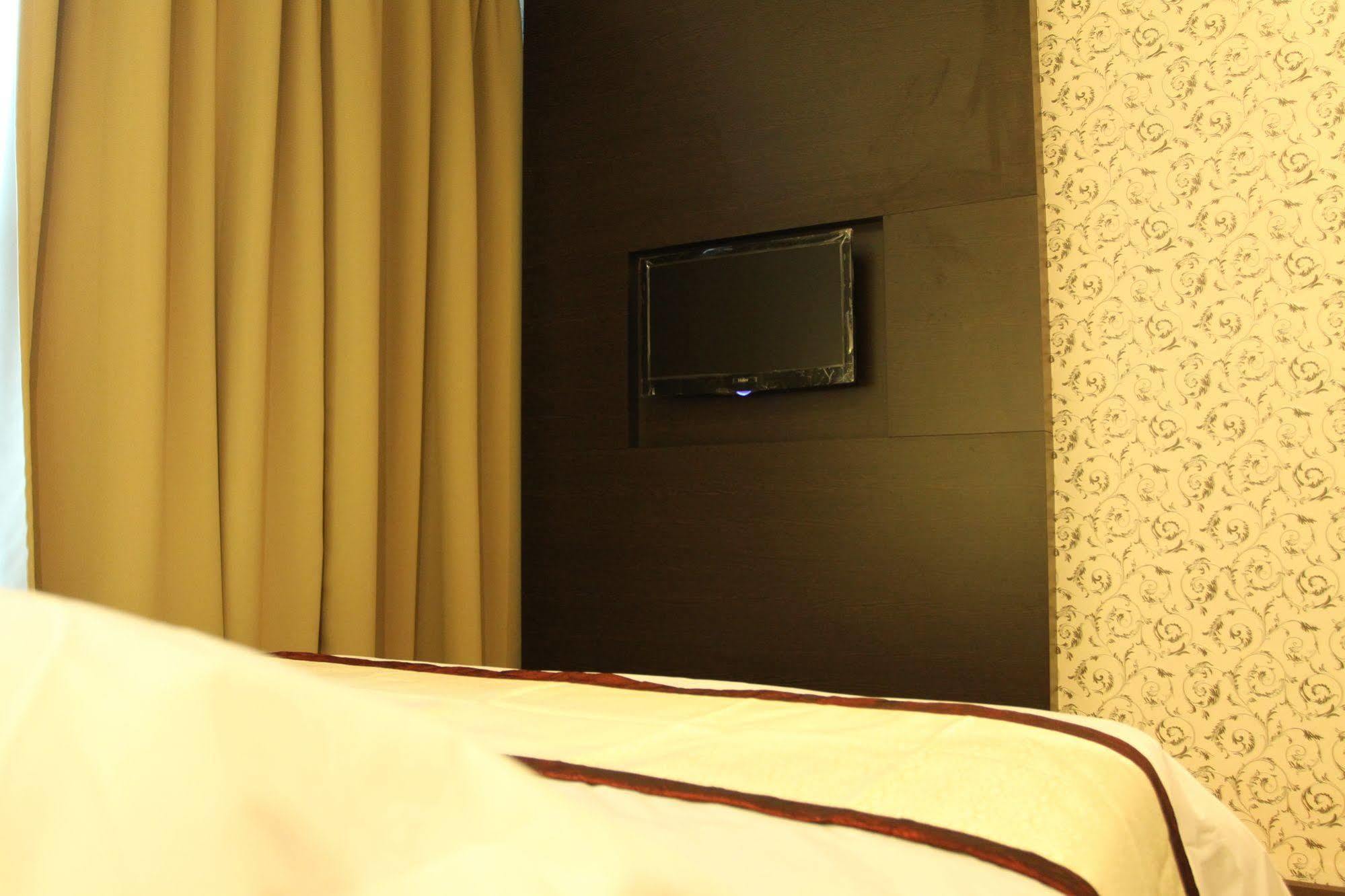 Oyo 1201 Wf Hotel Johor Bahru Exterior photo