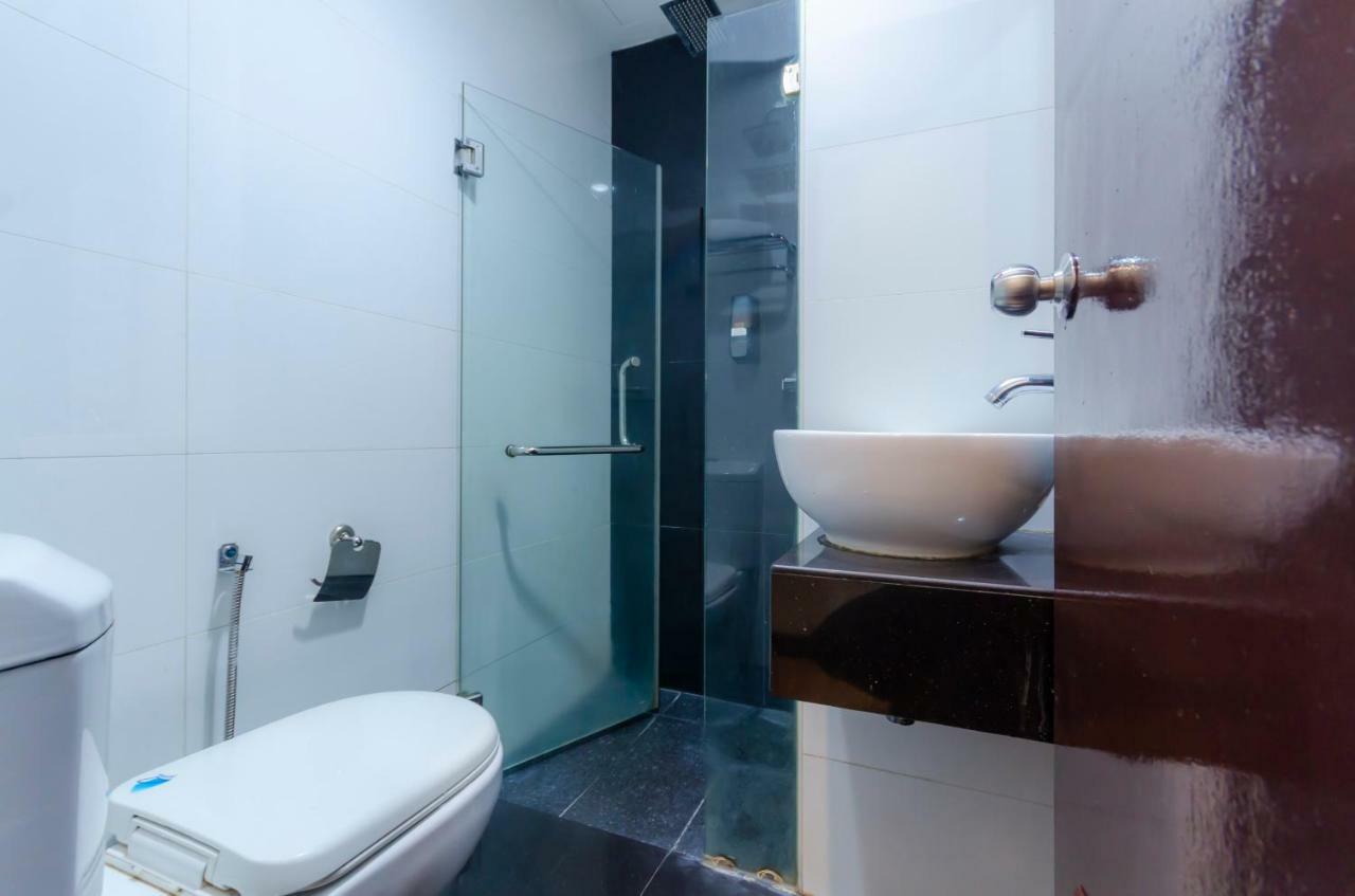 Oyo 1201 Wf Hotel Johor Bahru Exterior photo